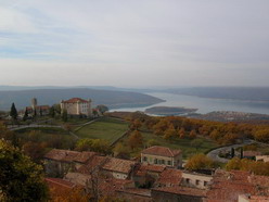 ch&acirc;teau dominant le lac